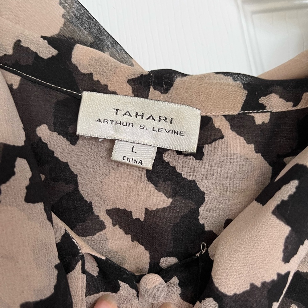 Stylish Black and Cream Women's Top Tahari Sleevless Blouse Size Large - Picture 6 of 13